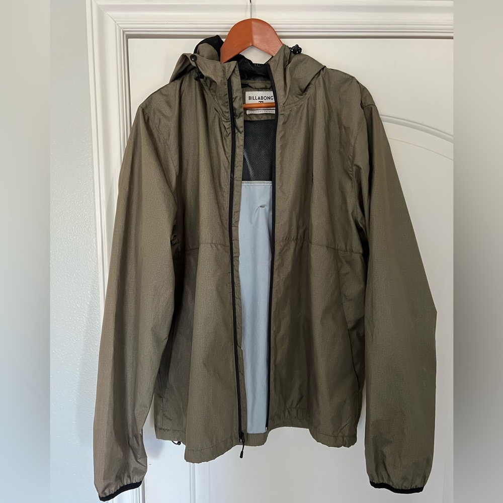 Billabong lightweight windbreaker jacket, like new!